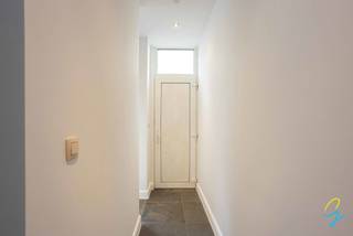 TE KOOP IN EEKLOGelegen in het centrum van Eeklo bevindt zich deze charmante en knusse woning. Rustig gelegen, maar toch op wandelafstand van...