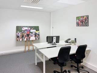 Te Luchthavenlaan 25A, 1800 Vilvoorde vinden we dit goed onderhouden, kwalitatief verhuurd kantoor van 667m² op de eerste verdieping, eveneens met...