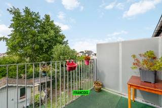 Dit gezellig appartement is gelegen in een rustige buurt te Bredene. Het appartement bevindt zich op de eerste verdieping. Het betreft...