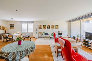 DE PINTE - Spacious apartment with sunny terrace and green view in the heart of De Pinte Located on the second floor of the green residence Park te...