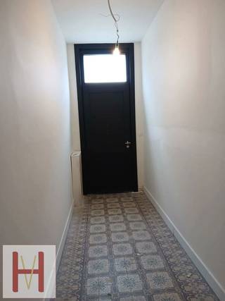 Karaktervolle ééngezinswoning met drie slaapkamers en een tuintje, gelegen op de Beersebaan vlakbij het centrum van Gierle.De woning heeft volgende...