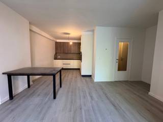 Immo Pické biedt U dit rustig gelegen appartement aan in een klein gebouw gelegen in de onmiddellijke omgeving van scholen, winkels, openbaar...