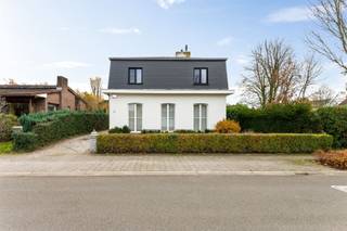 Exclusieve villa met 5 slaapkamers gelegen in een rustige wijk OMGEVINGDeze subliem gerenoveerde woning combineert karakter, rust en comfort op een...