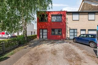 Zeer centraal gelegen woning op slechts 2 min. rijden van de oprit E19 Antwerpen-Brussel.   Deze woning bevindt zich nabij verschillende...