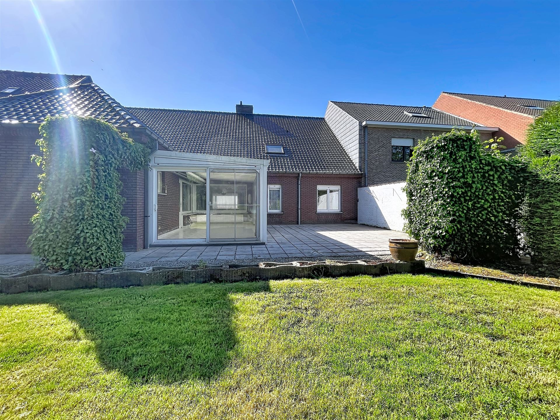 Ruime woning met tuin en garage in het centrum - foto 2