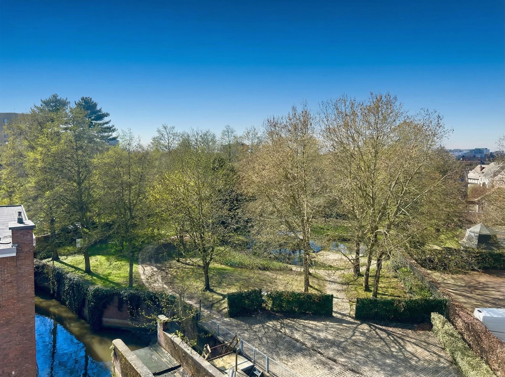 OPEN DEUR Zat. 25/4  Flat met terras op unieke ligging te huur  - foto 5