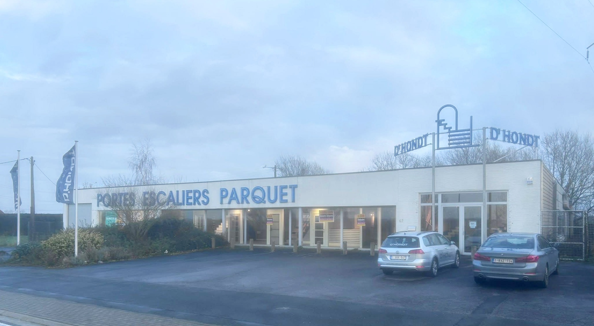 UNIEKE COMMERCIËLE LOCATIE 1.100 M2 MET PARKING - foto 2