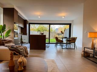 Unieke energie-neutrale HALF-OPEN BEBOUWING intstapklare woning (E-peil 0) voorzien van alle modern comfort en top-afwerking. Inkomhall met berging en toilet, lichtrijke living, ingerichte keuken (toestellen Siemens en composiet werkblad), 3 ruime slaapkamers, grote badkamer. Afgewerkte onderhoudsvriendelijke tuin met aanpalend fietsenberging (12m²) en dubbele carport. Geothermische warmtepomp, zonnepanelen, hoge plafonds (2.7m), 20.000 liter regenwater, massieve houtbouw, 220 mm minerale isolatie, vol parket, vloerverwarming / vloerkoeling. In rustige straat nabij centrum en sportaccommodatie. Future-proof investering / hoge woonkwaliteit. Volledig geschilderd.<br />Nr 51 = 121.800 grondwaarde (+ registratie) en 298.200 euro + 21% btw ( = 360.822 euro incl btw).<br />nr 51a = 109.900 euro grondwaarde (+ registratie) en 310.100 euro + 21% btw ( = 375.211 euro incl. btw).<br /> 