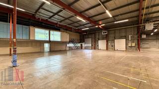 Industrial building with 158 to 2,332 m² of office space (storage optional).<br />Located in Satenrozen, easily accessible via the E19, 20 minutes from Antwerp and 30 minutes from Brussels.<br /><br />The office spaces are finished with tiles and carpet for added comfort.<br />Storage space available from 1,316 to 11,730 m², with a clear height of 4 to 8 meters and a floor load capacity of up to 5 tons/m², ideal for storage and heavy equipment. For smooth logistics, sectional doors and loading/unloading docks are available.<br /><br />The property offers ample parking, including charging stations for electric vehicles, as well as catering and cafeteria facilities for staff.<br /><br />Contact<strong> PANORAMA B2B</strong> for further information, plans, or a non-binding site visit: <strong>0477 07 30 30.</strong>