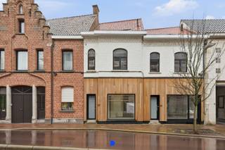 Vakkundig gerenoveerde woning met aangename leefruimtes nabij het centrum van Roeselare & het Geitepark.Mooie stadstuin met mogelijkheid tot aankoop...