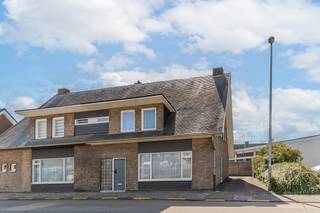Gezinswoning met 4 slaapkamers en een uitzonderlijke hangar in het hart van Mol Centraal wonen met ruimte in overvloed? Deze eigendom combineert...