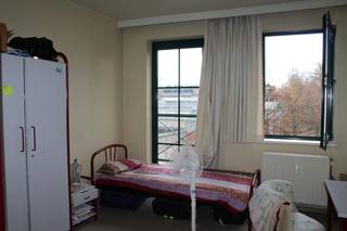 Deze op te frissen studio met een oppervlakte van 16m² is gelegen op wandelafstand van Campus IMEC en heeft als voorziening een slaapruimte, kitchenette en badkamer met toilet. Lift is aanwezig in het gebouw. In de directe omgeving zijn winkels, openbaar vervoer, apotheker, e.d. aanwezig. Het gebouw is voorzien van een syndicus.<br /><br />Voor meer informatie en/of het maken van een afspraak: patrik@ampvastgoed.be en/of 0465/00.40.45