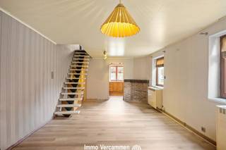 <p><span>Charmante woning met drie slaapkamers in Sint-Katelijne-Waver.</span></p><p><span>Deze instapklare woning is gelegen in Sint-Katelijne-Waver en biedt een aangename combinatie van comfort en functionaliteit.</span></p><p><span>Op het gelijkvloers bevinden zich een inkomhal met gastentoilet en bergruimte, een gezellige leefruimte, een praktische keuken, een slaapkamer en een badkamer uitgerust met een ligbad, douche en wastafel.</span></p><p><span>De bovenverdieping omvat twee bijkomende slaapkamers.</span></p><p><span>Buiten geniet u van een aangenaam en onderhoudsvriendelijk terras, waar u in alle rust en privacy kan ontspannen.</span></p><p><span>Dankzij de praktische indeling, het instapklare karakter en de gunstige ligging nabij belangrijke voorzieningen en invalswegen vormt deze woning een interessante opportuniteit voor wie op zoek is naar een gezellige thuis in Sint-Katelijne-Waver.</span></p><p><span>Bezoek enkel na afspraak, vrijblijvende info op kantoor: 015/755 444 of info@immovercammen.be</span></p><p><span> </span></p>