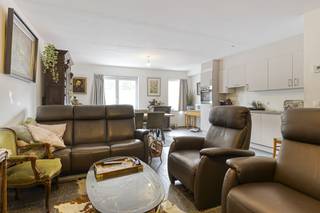 This ready-to-move-in two-bedroom apartment is located on the ground floor and has a garden with a terrace, where you can relax. Thanks to the favourable EPC score and the central location near shops, schools and major roads, you can enjoy both comfort and accessibility here. In addition, there is the possibility to purchase a garage. An ideal home for starters, young families or as an interesting investment.The apartment has the following layout:- Entrance with separate toilet- Bright living space - Open kitchen with stove with hood, sink, oven and fridge- Storage with washing machine connection- 2 bedrooms - Bathroom with double washbasin in furniture and bath/shower- Sunny garden with landscaped terrace Extra benefits:- Ready to move in and bright - Low energy consumption- Ground floor- Sunny garden with landscaped terrace- Central location near shops, public transport, schools,...Possibility to purchase a garage box