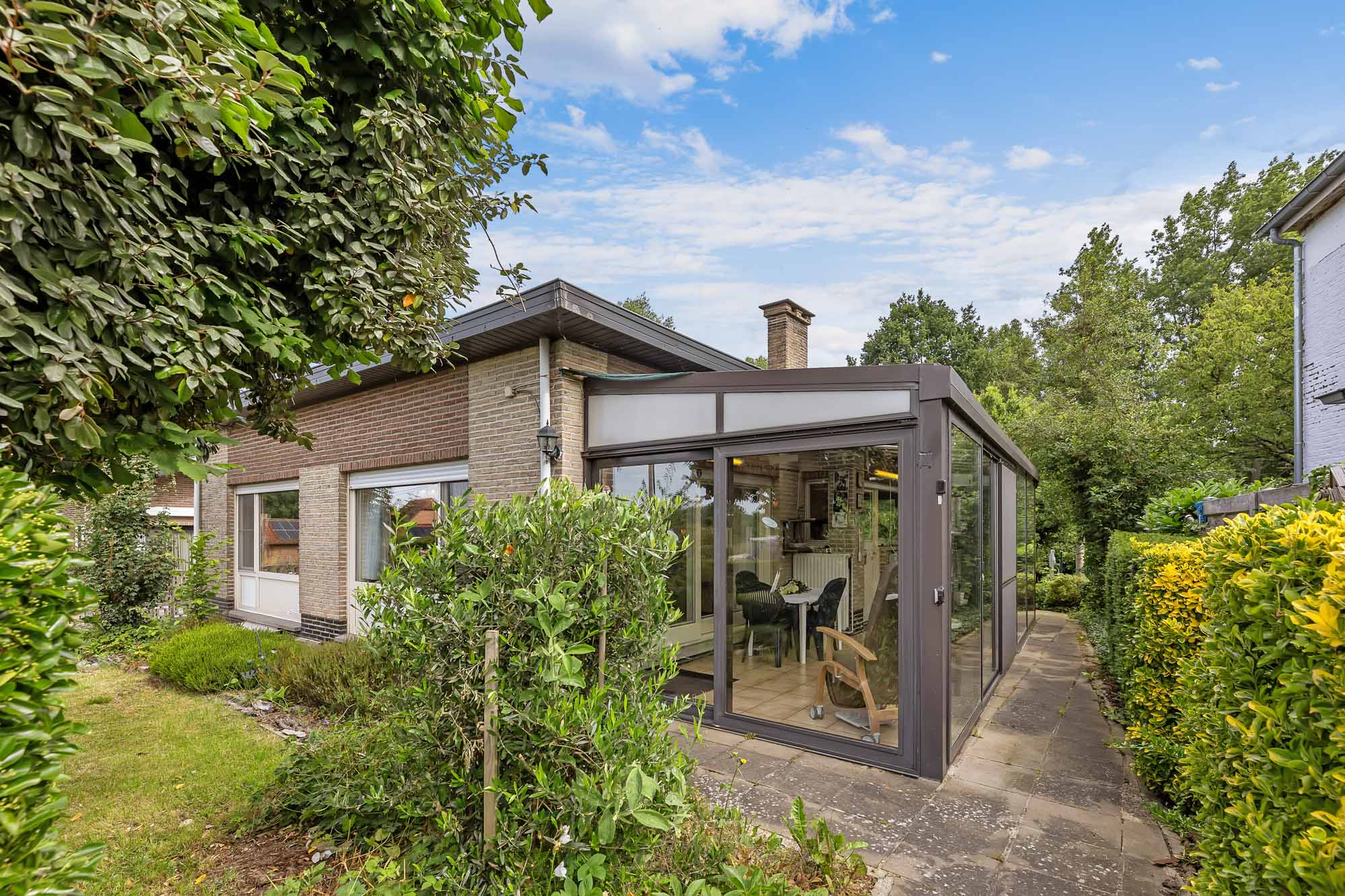 Ruime bungalow met uitzonderlijk potentieel op toplocatie - foto 5