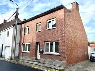 Deze te renoveren woning is gelegen in de Sint-Medardusstraat 4 te Bertem, een uitstekende locatie in de dorpskern met alle voorzieningen...