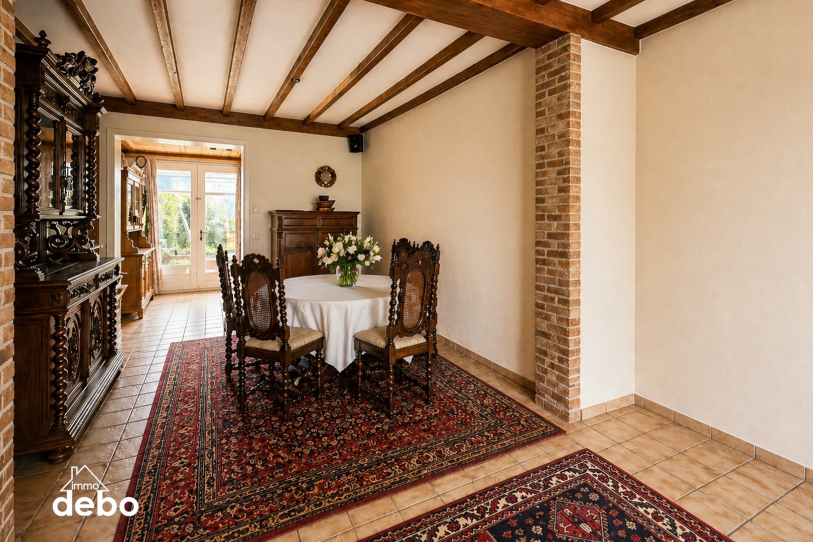 Zeer charmante woning met historische gevel, 4 slaapkamers, keuken, badkamer, zolder, tuin, garage met uitweg ideaal gelegen te Ieper - foto 4