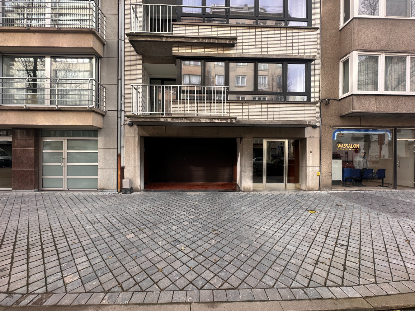 Gesloten garagebox - Rogierlaan
	Centrum Oostende
	Onmiddellijk beschikbaar

Afmetingen box: 1m80 hoogte2m60 breedte4m70 diepte