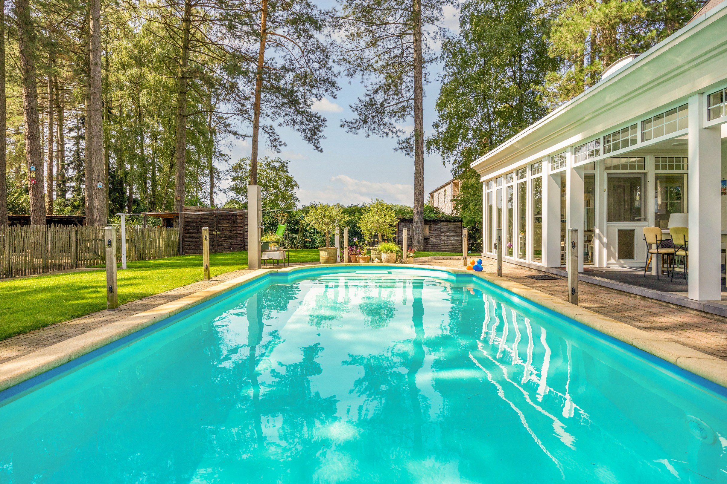 Ruime en statige villa met prachtige tuin, verwarmd zwembad, 3 paardenstallen te Houthalen-Helchteren. - foto 4