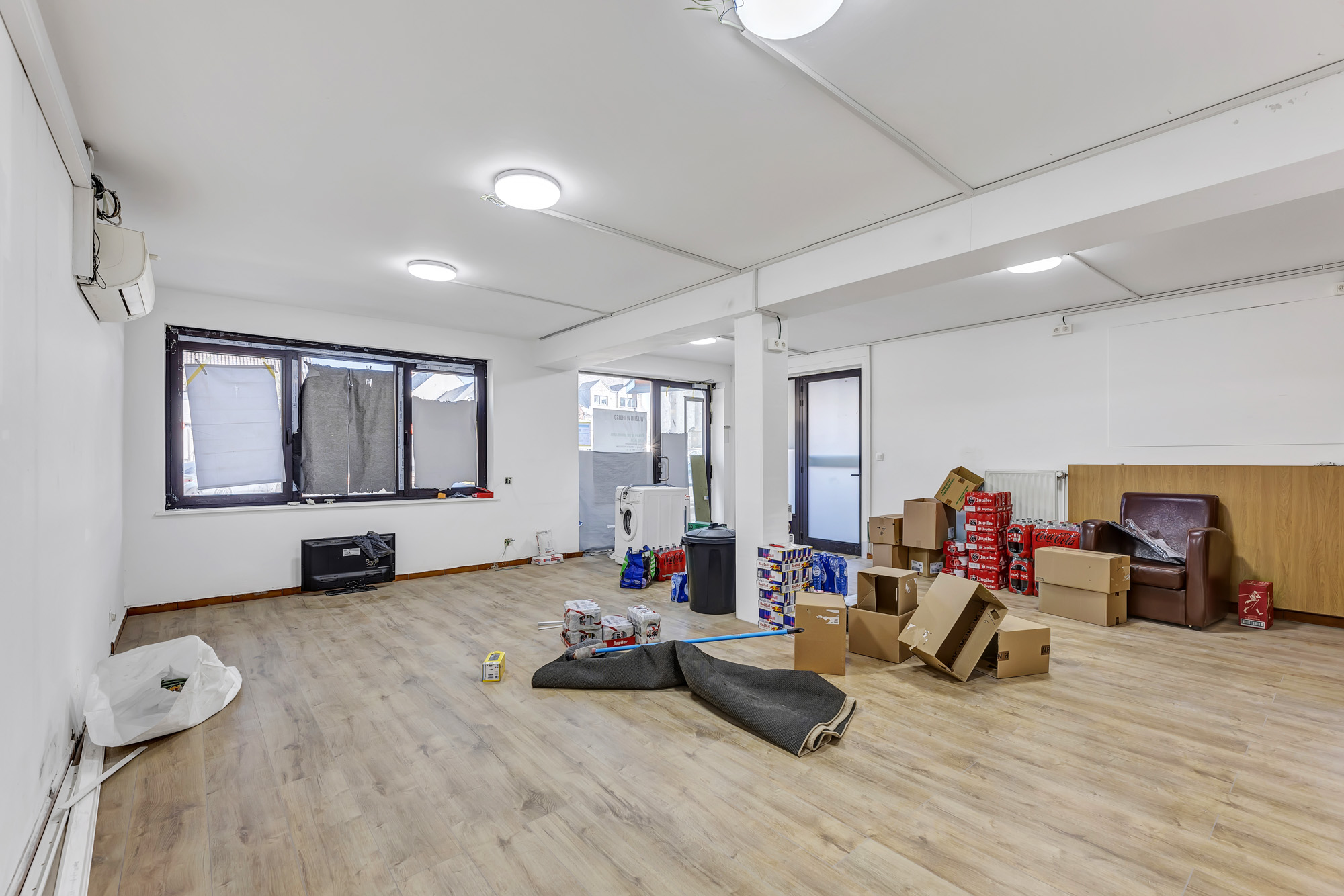 Ruim handelspand met ingebouwde kluis te koop in Moorsel - foto 2