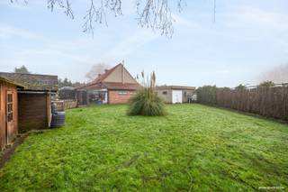 Charmante halfopen woning te koop – landelijk en rustig gelegenDeze prachtige halfopen woning op 949m², gelegen in een rustige en landelijke...