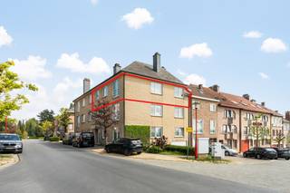 [[ DIT PAND NEEMT DEEL AAN DE ERA OPEN HUIZEN DAG OP 13/6 VAN 14:30 TOT 15:30 ]]Te koop: licht appartement op de bovenste verdieping in het centrum...