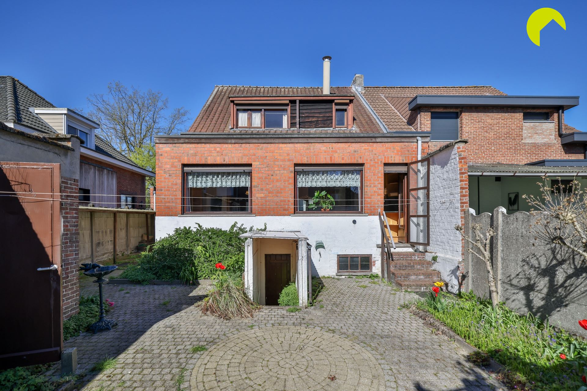 Charmante woning met 3 slpks, oprit en garage! - foto 4