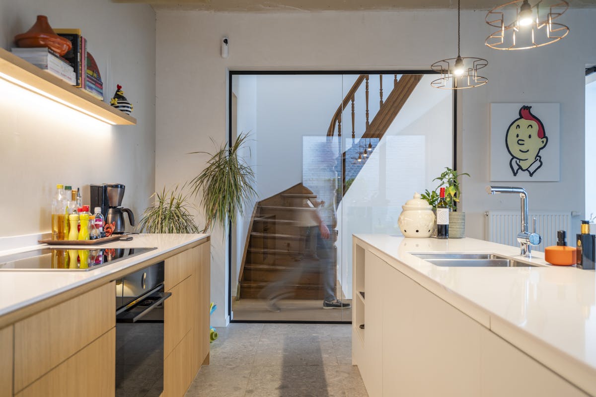 Prachtig gerenoveerde herenwoning te koop met uitweg - foto 4