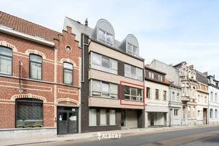 Verzorgd en energiezuinig éénslaapkamerappartement nabij het centrum van Izegem. <br />Ideaal als investering of starterswoning! <br /><br />De indeling is als volgt:<br /><br />-Inkomhal<br />-Open leefruimte met keuken<br />-Slaapkamer<br />-Badkamer<br />-Toilet<br />-Berging<br />-Terras<br /><br />Kelder:<br />-Kleine berging in de kelder<br /><br />Extra pluspunten:<br />-Energiezuinige woning<br />-Dicht bij het centrum van Izegem<br />-Mogelijkheid tot aankopen van een garage of staanplaats in de residentie.<br /><br />Plan snel uw bezoek in via www.albert.immo of bel naar Maxim op 0468 58 02 24.