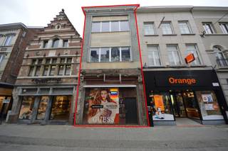 ** POP UP IS MOGELIJK ** Commercieel gebouw te huur, gelegen te Aalst vlakbij de Grote Markt. Het pand wordt CASCO opgeleverd en heeft...