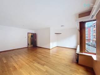 TE KOOP – 2-slaapkamersappartement in Evere | Kleine mede-eigendom | Lage kosten✨ Ruim, licht en ideaal gelegen!Dit 2-slaapkamerappartement in een...