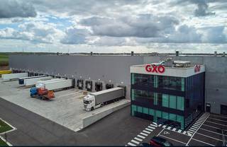 Uitstekend gelegen logistieke loods met een oppervlakte van 32.000 m² (en een mezzanine van 5.554 m²) in combinatie met kantoren van 1.050 m²...