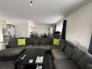 Recent 2-slaapkamerappartement met garage nabij UZ GentDit leuk appartement is gelegen op de eerste verdieping van een kleine residentie, dicht bij...