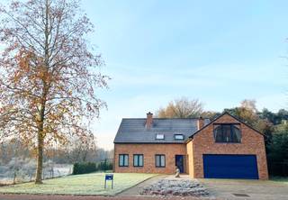 Woning met Karakter & Comfort – 5 Slaapkamers, 2 Ingangen, Dubbele Garage & Groenzicht!Energiezuinig (EPC C) – Instapklaar & boordevol...