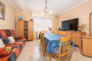 <p>Te koop: instapklaar appartement in het centrum van Koksijde-bad, op wandelafstand van winkels, horeca en het strand.</p>

<p>Dit lichtrijke appartement ligt in een toeristische zone met uitstekende bereikbaarheid dankzij nabijgelegen openbaar vervoer. De ligging in het hart van Koksijde-bad, de instapklare staat en de praktische indeling maken dit een ideale woon- of tweede verblijfplaats.</p>

<p> </p>

<p>Belangrijkste ruimtes:</p>

<p>• Living met grote ramen en toegang tot het terras</p>

<p>• Eetkamer aansluitend op de living</p>

<p>• Keuken met praktische indeling</p>

<p>• 2 slaapkamers met voldoende ruimte voor kasten</p>

<p>• Badkamer met douche en wastafel</p>

<p>• Inkomhal met toegang tot alle vertrekken</p>

<p>• Berging voor extra opslag</p>

<p>• Terras om buiten te genieten</p>

<p> </p>

<p>Troeven:</p>

<p>• Centrum Koksijde-bad</p>

<p>• Instapklaar</p>

<p>• Nabij openbaar vervoer</p>

<p> </p>

<p>Neem vandaag nog contact op met je ERA-makelaar voor een bezoek.</p>

<p>058 51 23 23 of op christian@eraservimo.be</p>

<p>JOUW DROOMAPPARTEMENT. ZO GEVONDEN!</p>