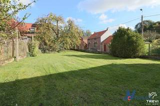 Discover this great opportunity to acquire a spacious village house with garden and outbuilding in a charming Hesbion village, with a total...
