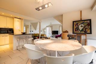 Opbrengsteigendom:<br /><br />Mooie belegging: pakket van 3 appartementen in een goed gelegen mede-eigendom aan de Frans Pauwelslei 1 te 's-Gravenwezel.<br />Zeer rustig gelegen in het midden van het dorp tegenover de kerk aan het Lodewijk de Vochtplein.<br /><br />11e verdnr. 690/10000ca. 112m² 335.000 € <br />22e verdnr. 970/10000ca. 95m² 305.000 € <br />32e verdnr. 1090/10000ca. 112m² 335.000 € <br /><br />Investering met Bruto-rendement van 3,5%<br />Na indexatie hoger rendement mogelijk