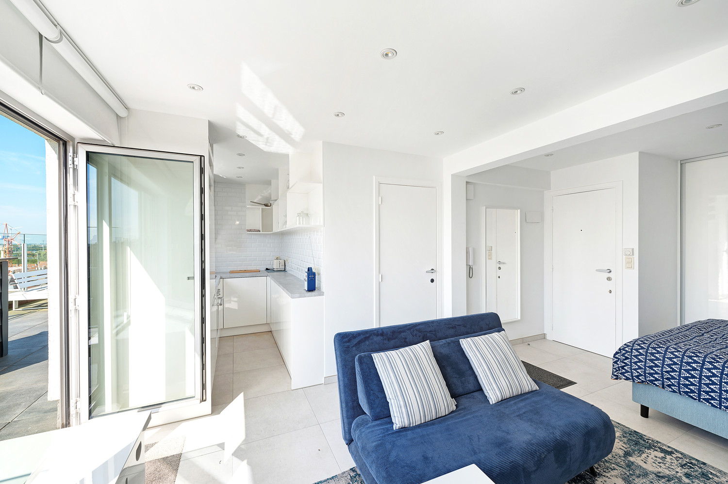 Stijlvol gerenoveerde studio met groot terras en panoramisch uitzicht - foto 4