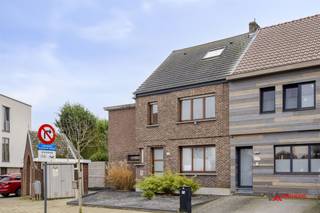 Move-in ready, energy efficient home with sunny gardenThis perfectly maintained house offers modern living comfort and a smart layout. On the ground...