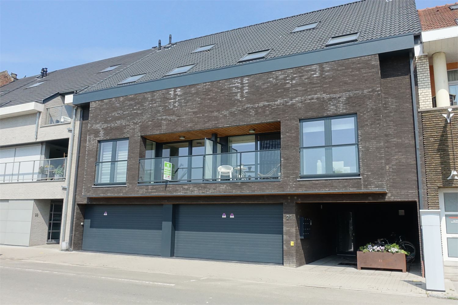 Centraal gelegen appartement met zicht op de vaart ,2 slaapkamers, terras en afgesloten staanplaats. - foto 1