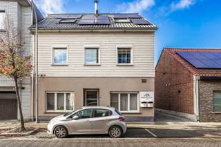 In het rustige Londerzeel Sint-Jozef bevindt zich deze instapklare woning bestaande uit twee afzonderlijke appartementen, elk met een eigen...