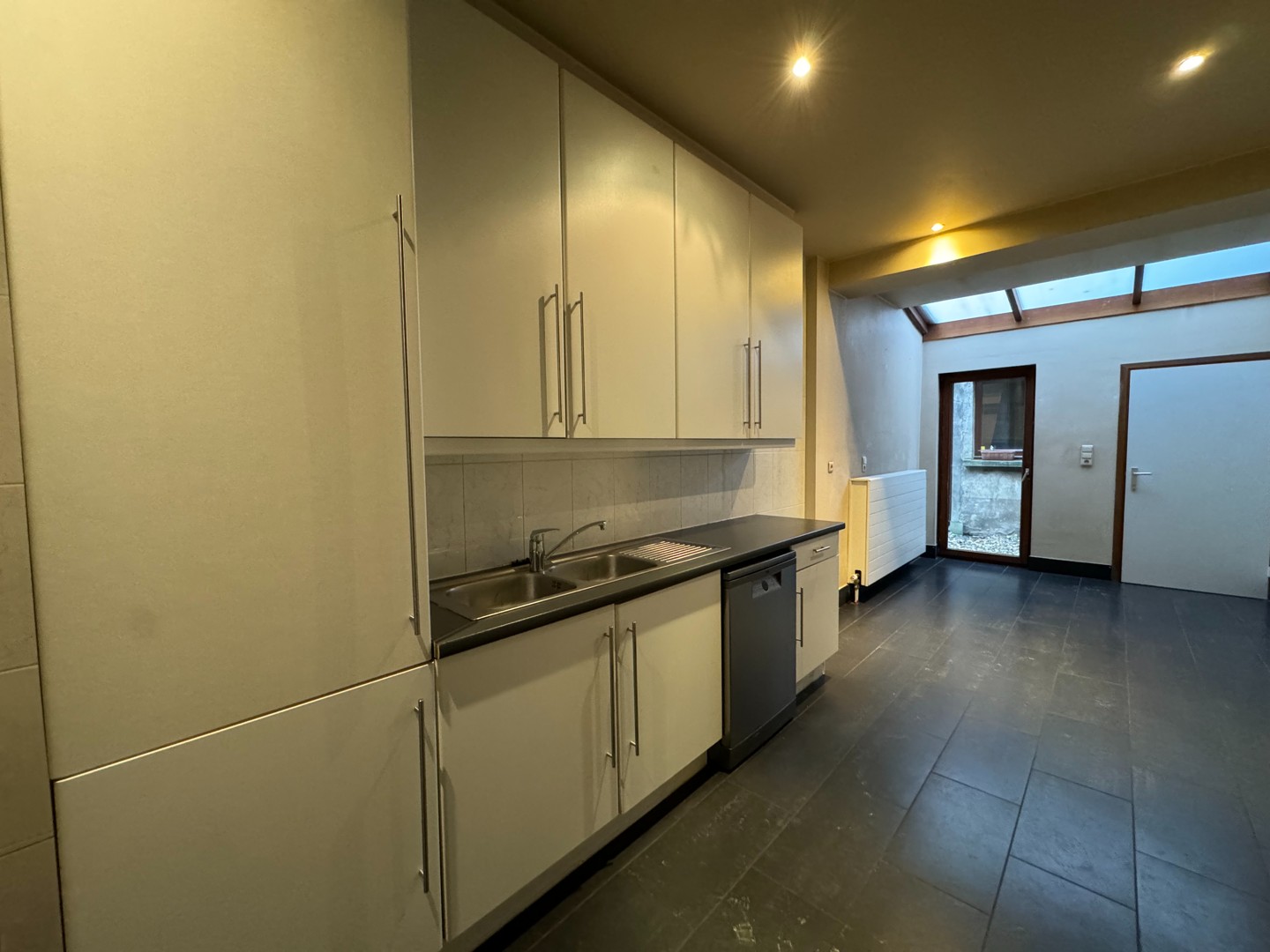 Maison à louer à Anvers avec 3 chambres - photo 3