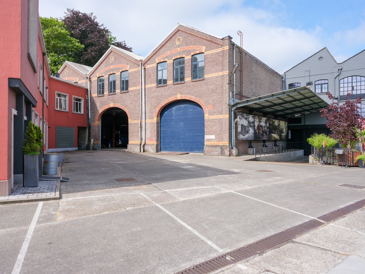 Magazijn (2.200 m²) met verdiep (2.200 m²) te koop in Eeklo - foto 3