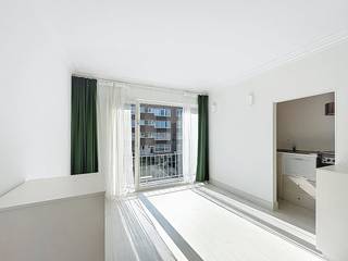 Are you looking for a modern, maintenance-friendly home in a strategic location? This beautifully maintained studio in Wilrijk combines comfort...