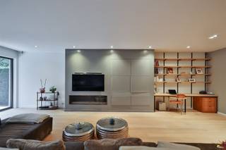 Luxueux appartement au rez-de-chaussée avec jardin à Kontich !Cet appartement de qualité est situé au centre, à la frontière de Wilrijk et...