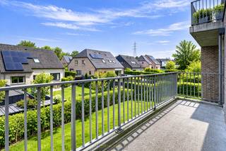 LICHTRIJK APPARTEMENT MET ZONNIG TERRAS, AUTOSTAANPLAATS EN GOEDE BEREIKBAARHEID NABIJ HET CENTRUM VAN OUDENAARDE. DANKZIJ DE GROTE...