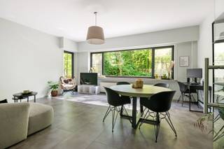 Ruim gelijkvloers appartement met grote privatieve tuin in rustige, residentiële omgevingDit gelijkvloers appartement is gelegen in een rustige...