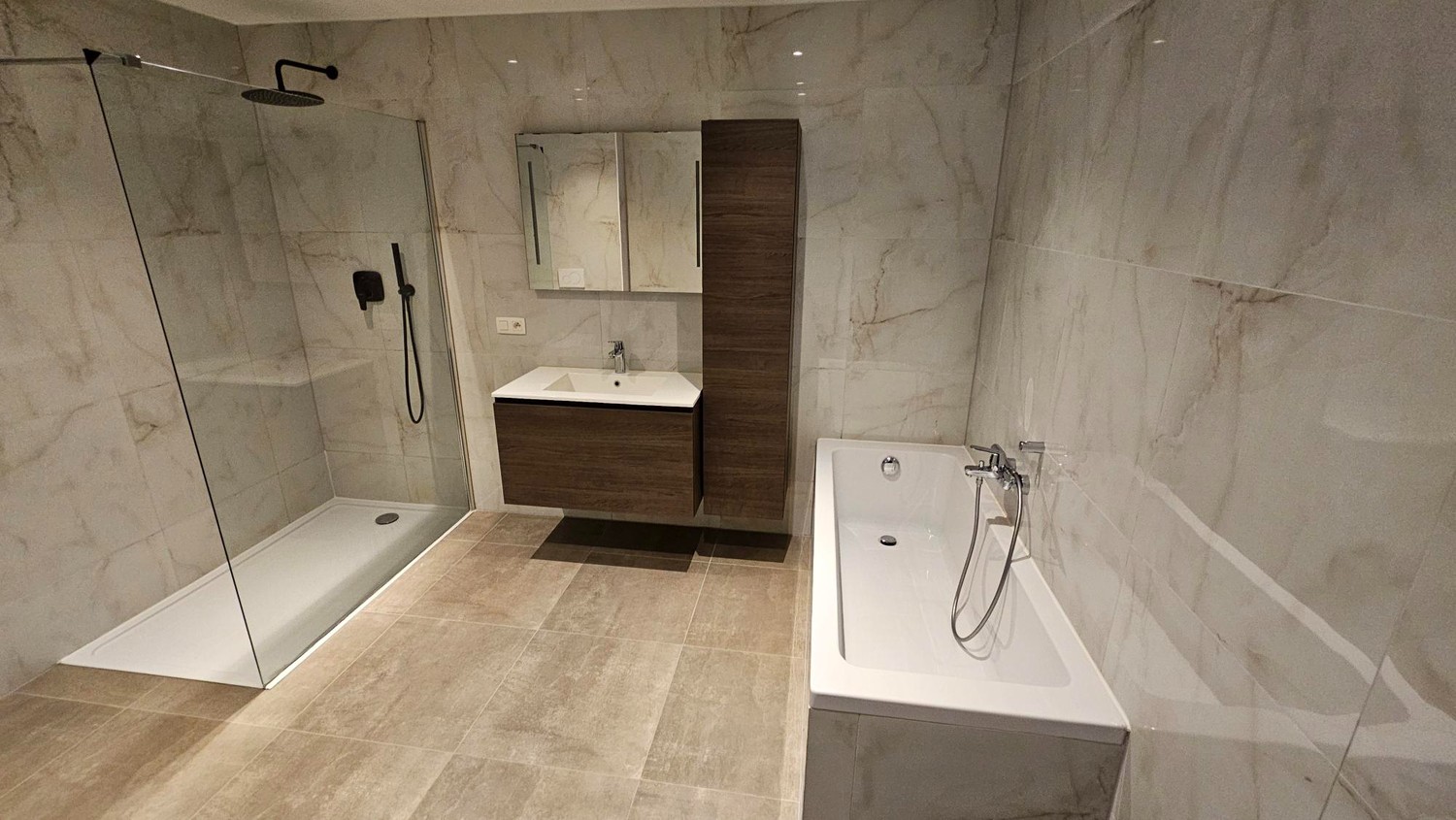Appartement te huur in Maasmechelen met 2 slaapkamers - foto 2