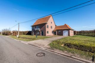 Huurprijs: 1.250 EUR per maandKosten plaatsbeschrijving zijn 50/50 te betalen door huurder en verhuurderHuurwaarborg = 3 maanden huurBeschikbaar: In...