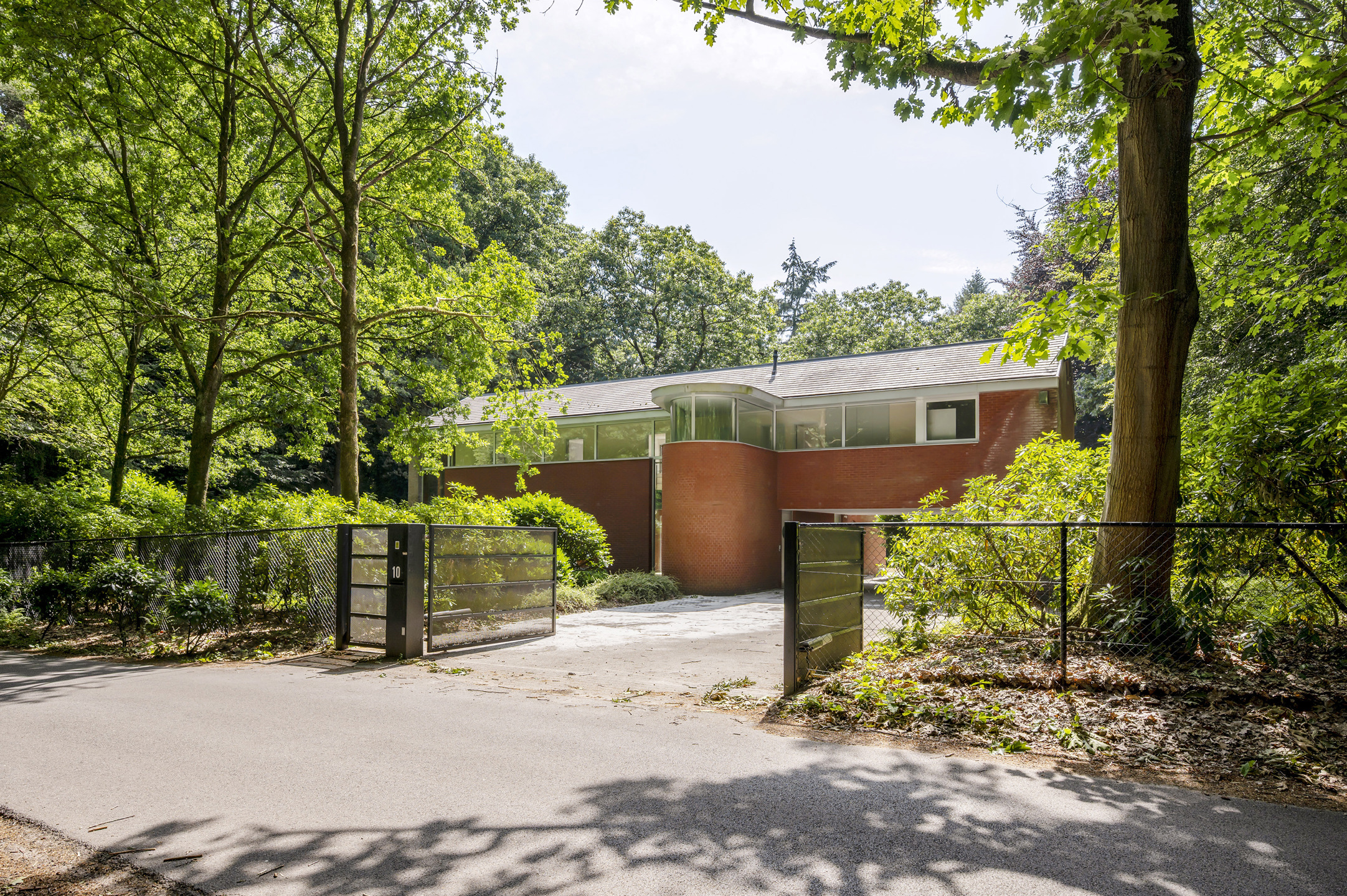 Moderne villa met zwembad! - foto 1
